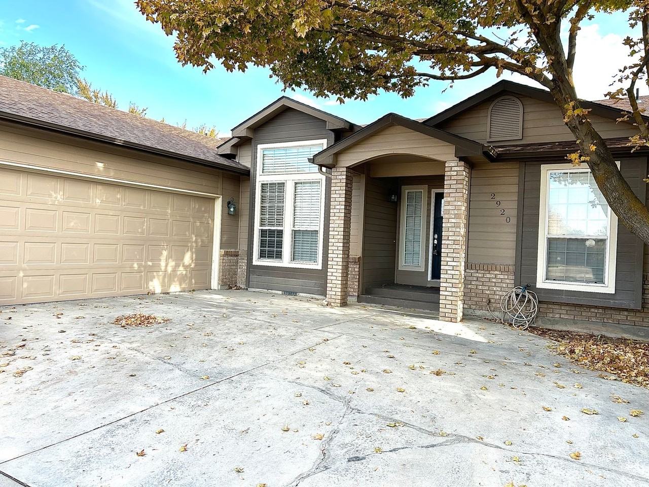 2920 N Columbine Ave - Photo 2 of 26