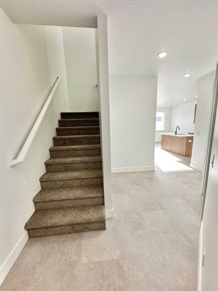 329 S 1930 W - Photo 7 of 38