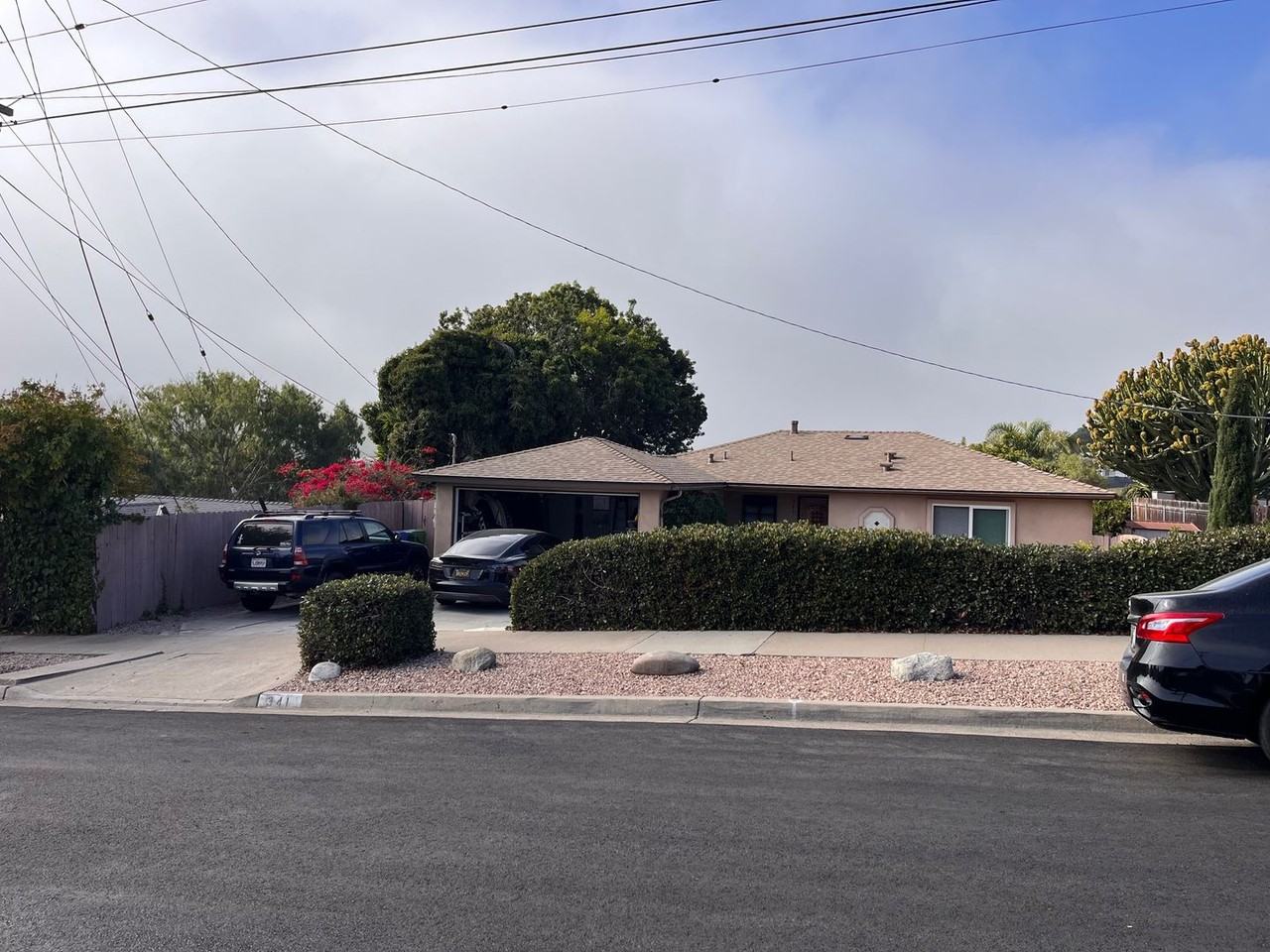 341 Edgehill Ln - Photo 3 of 35