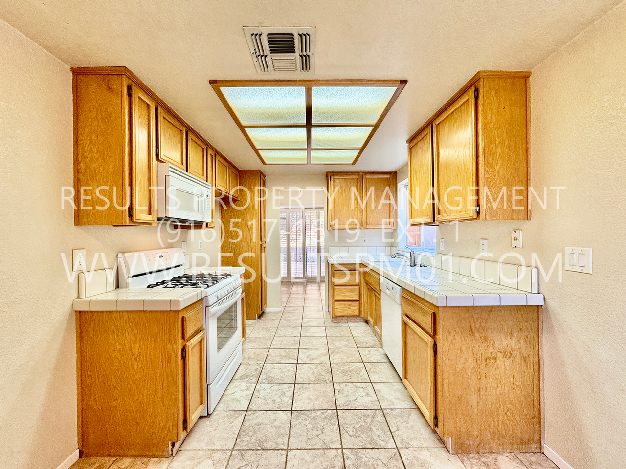 3413 Cobblestone Dr - Photo 2 of 28