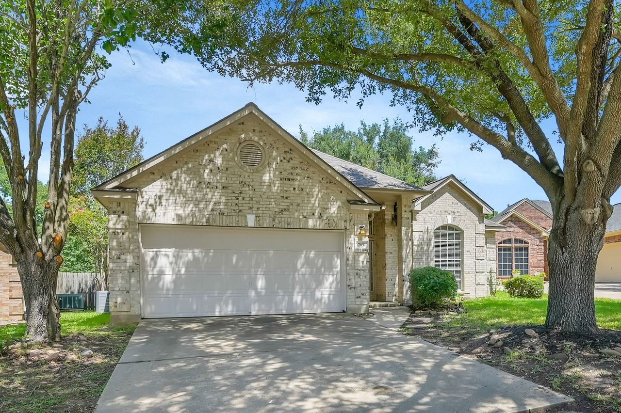 7091 Sandy Cv - Photo 2 of 40