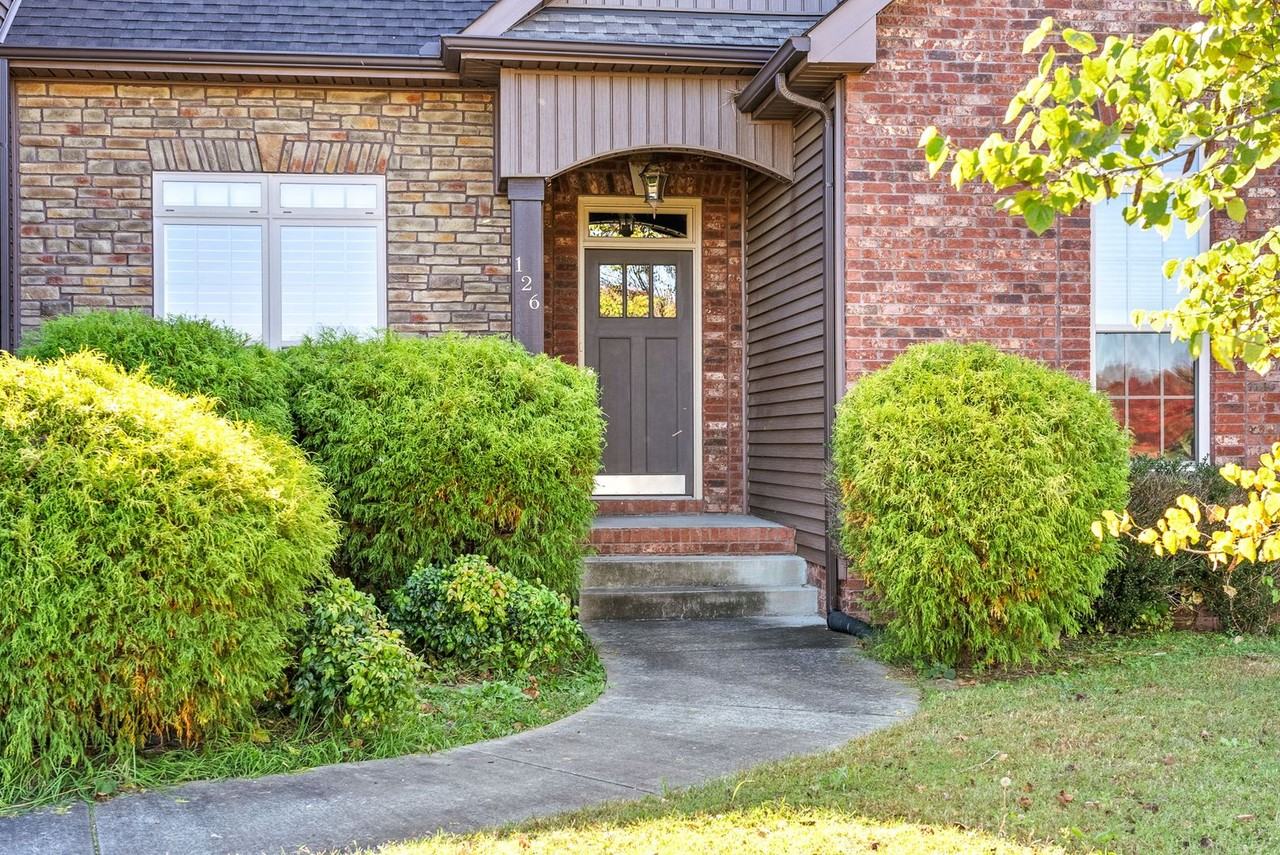 126 Parkland Cir - Photo 2 of 38