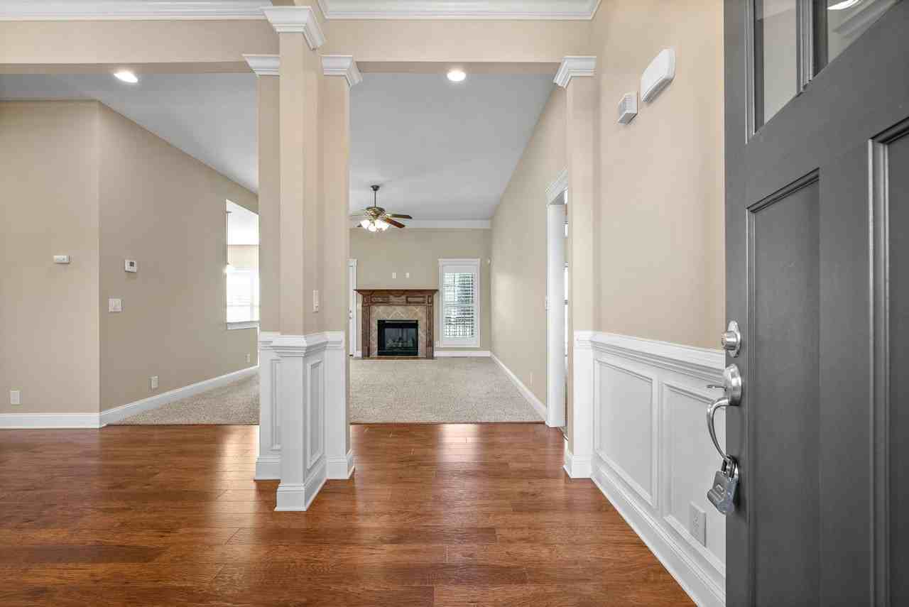 126 Parkland Cir - Photo 3 of 38