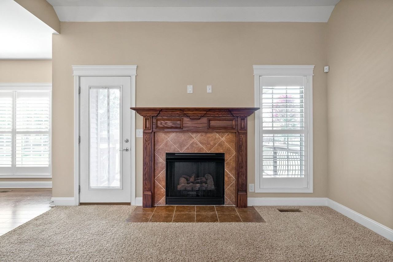 126 Parkland Cir - Photo 5 of 38