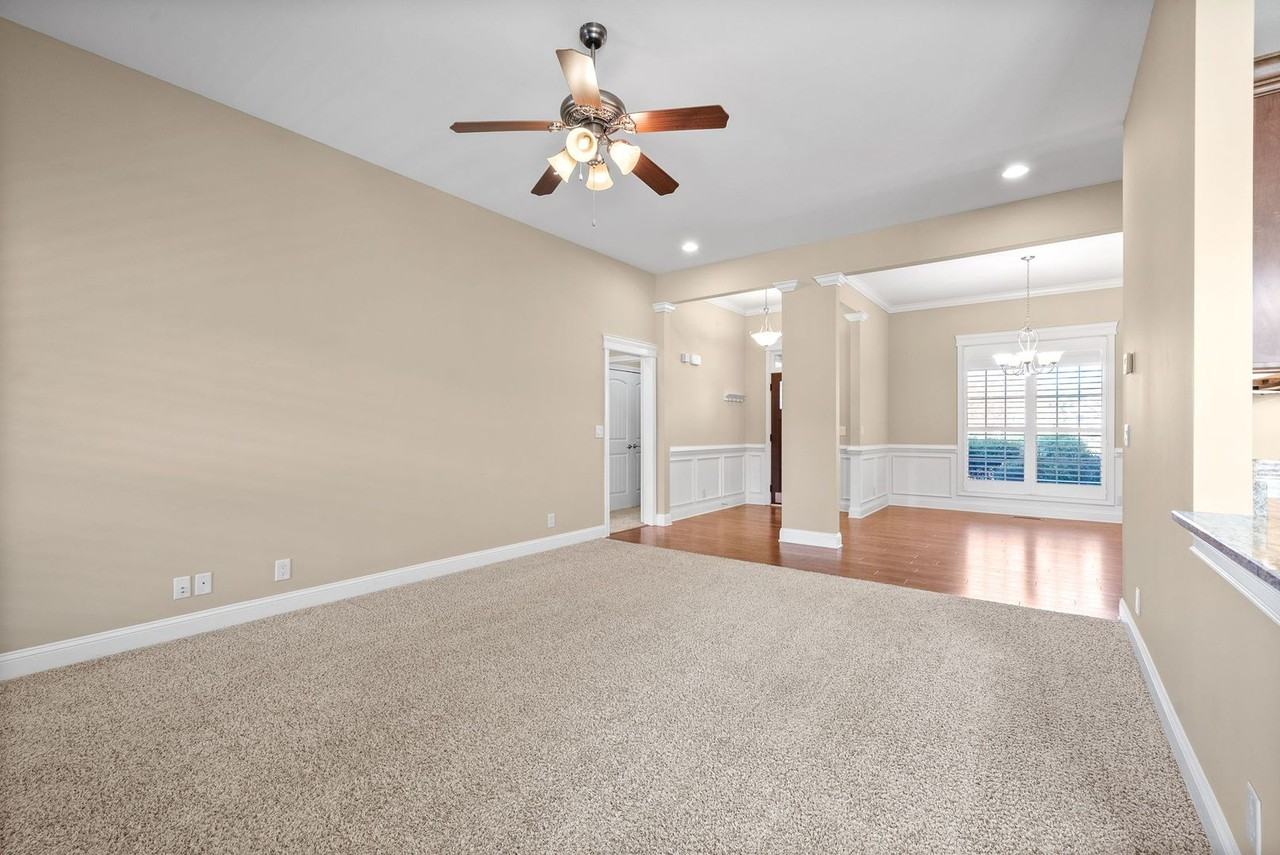 126 Parkland Cir - Photo 6 of 38