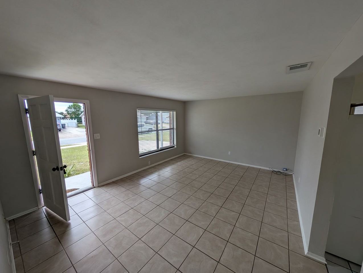1740 Bahama St - Photo 3 of 19