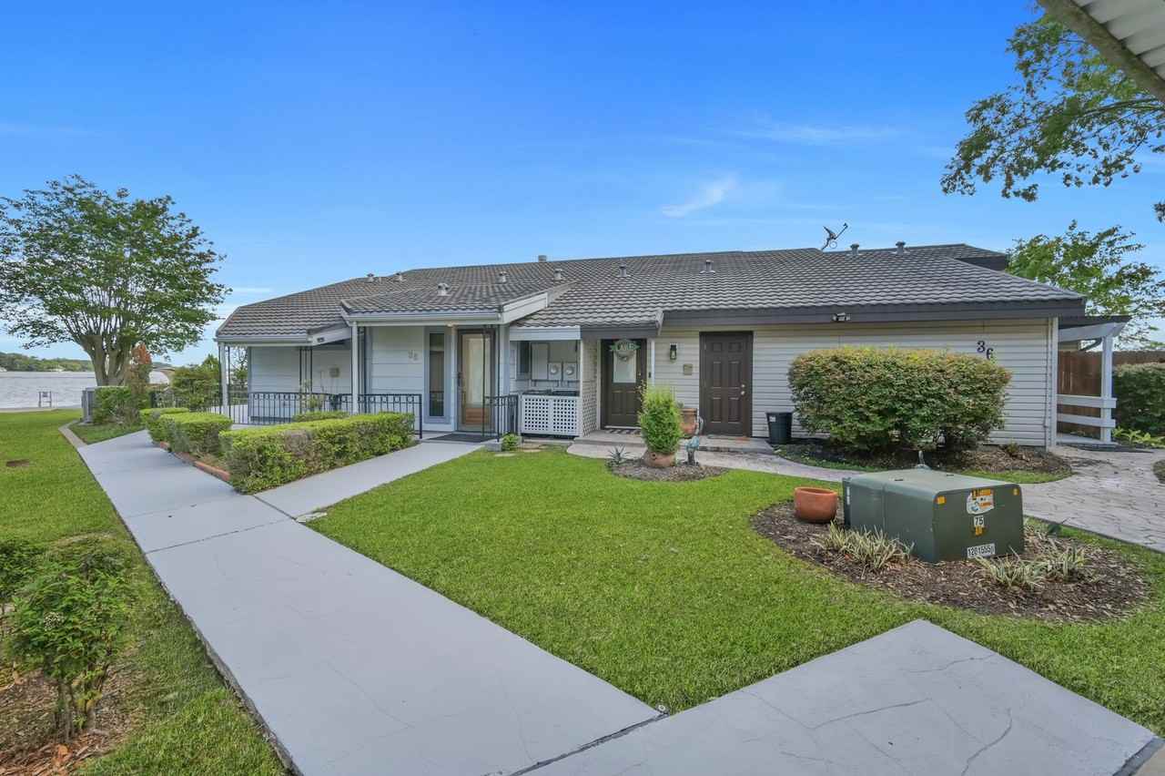 35 Lakeview Vlg - Photo 3 of 46