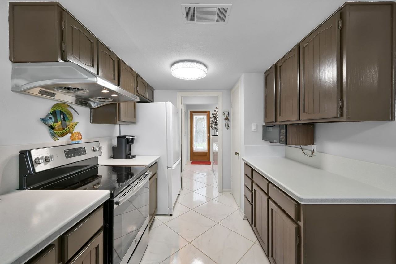 35 Lakeview Vlg - Photo 5 of 46