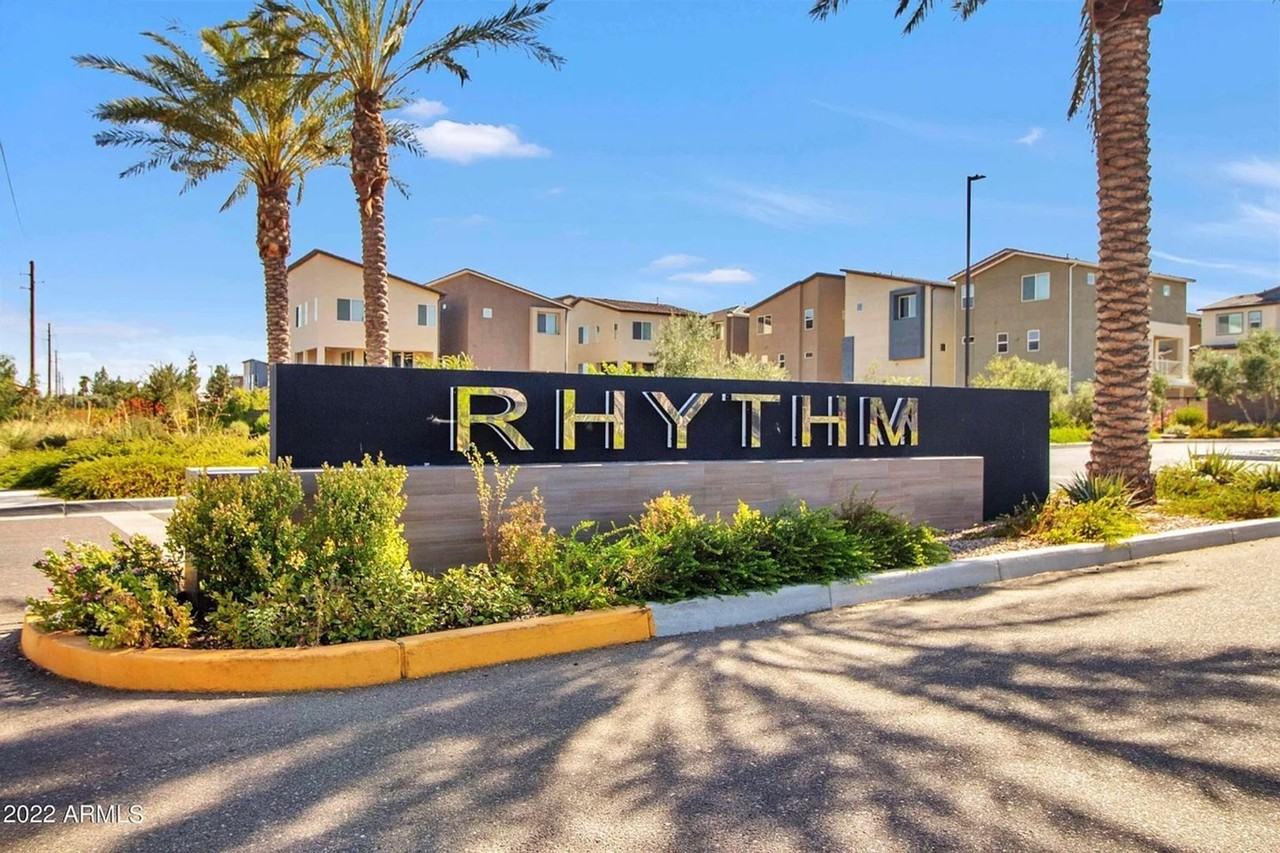 7081 W Corona Dr - Photo 2 of 35