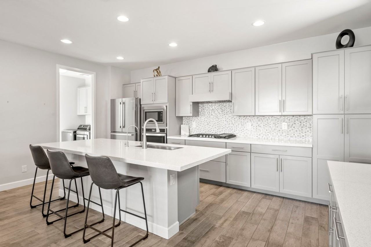 7081 W Corona Dr - Photo 7 of 35