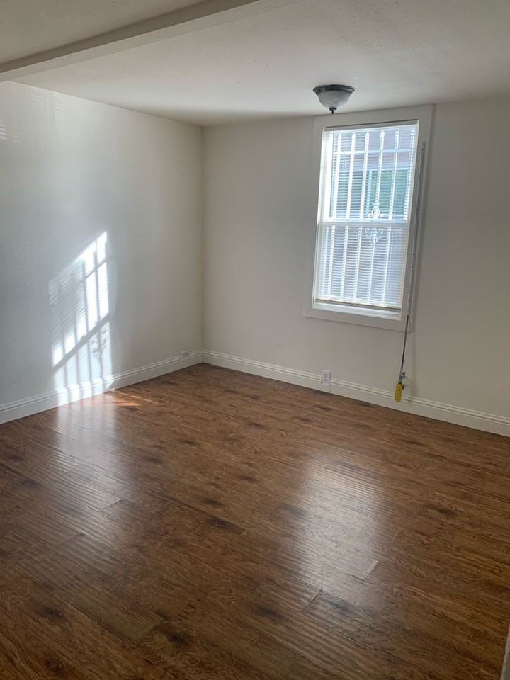 1529 Harmon St - Photo 3 of 9