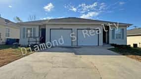 1446 / 1448 W Rainey Duplex - Photo 1 of 1