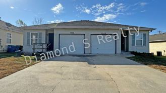 1446 / 1448 W Rainey Duplex - Photo 1 of 1