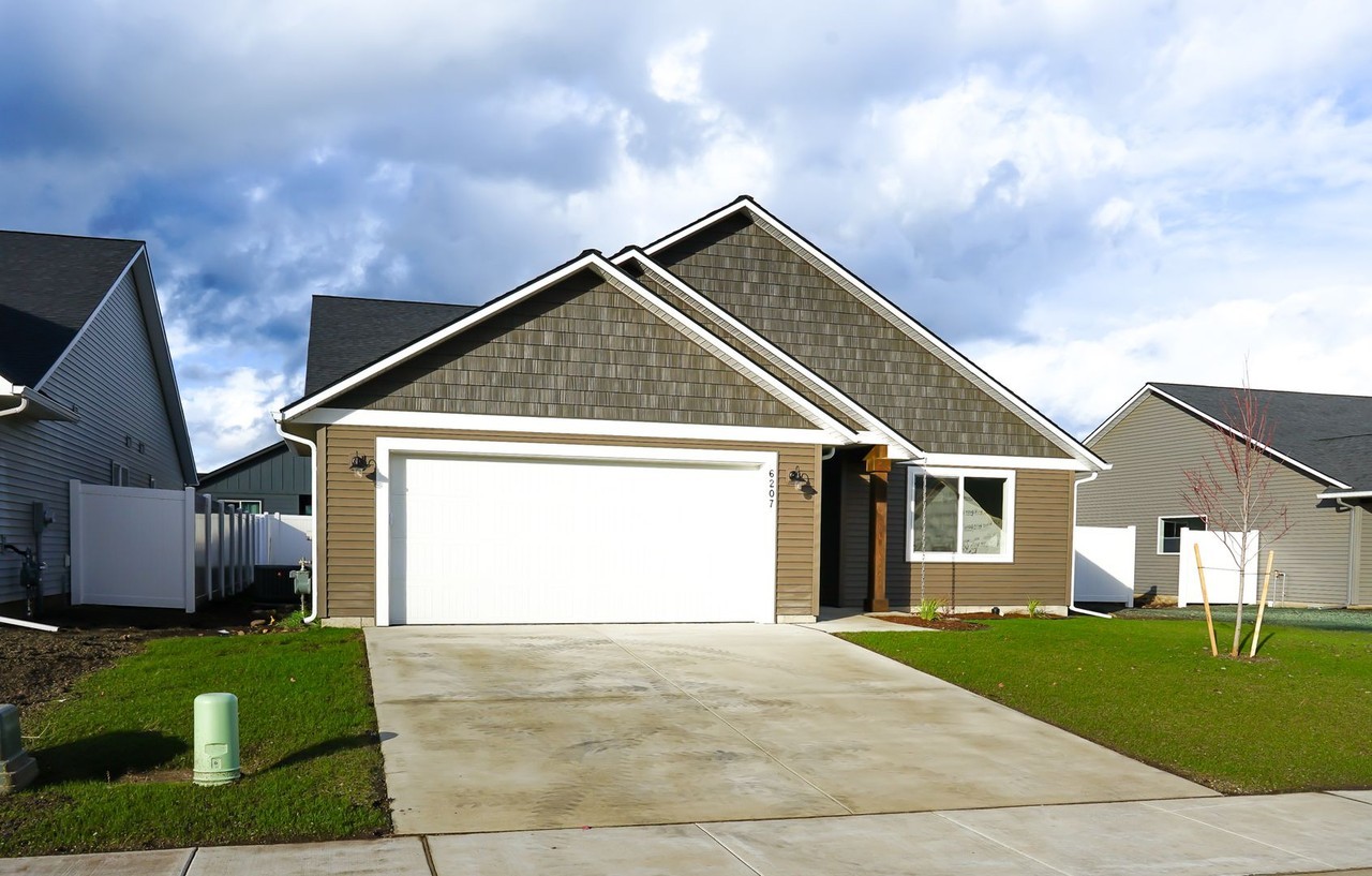 6207 W Bowmore Ln - Photo 2 of 28
