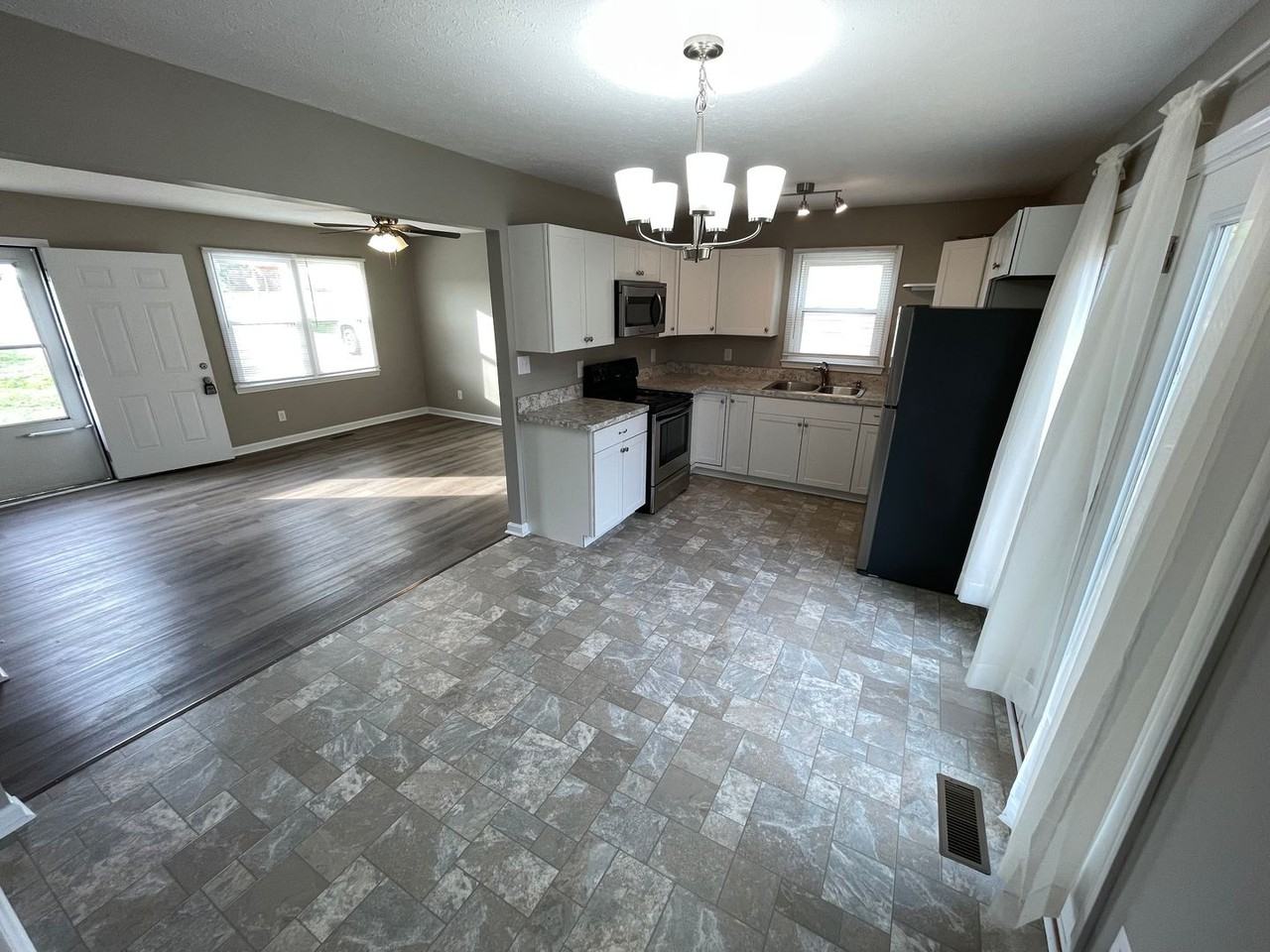 113 Smithfield Rd - Photo 3 of 15