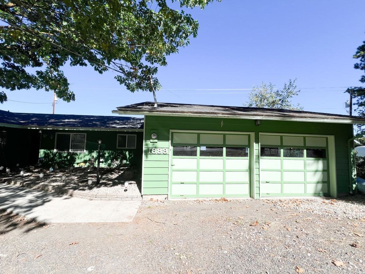 1888 Lakeshore Dr - Photo 2 of 36