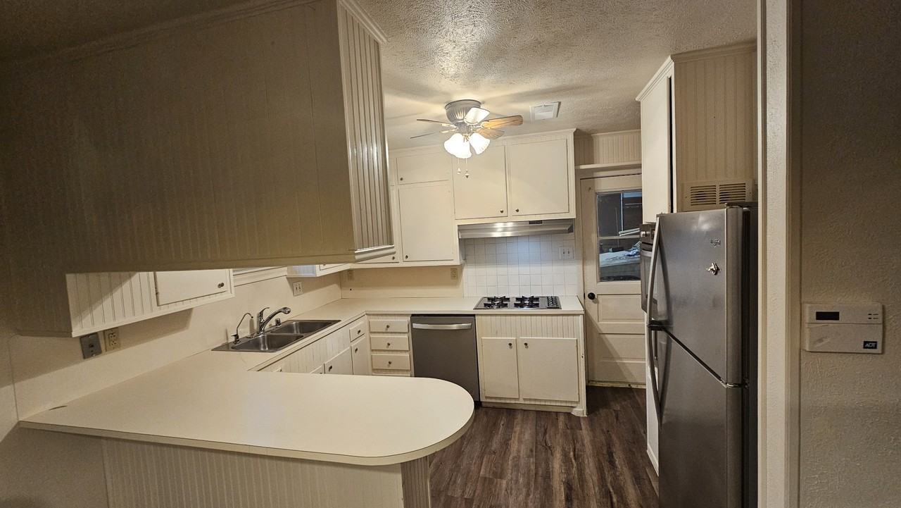 711 W Dormard Ave #NA - Photo 4 of 11