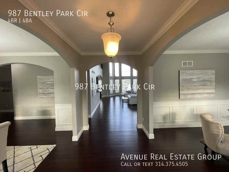 987 Bentley Park Cir - Photo 2 of 41