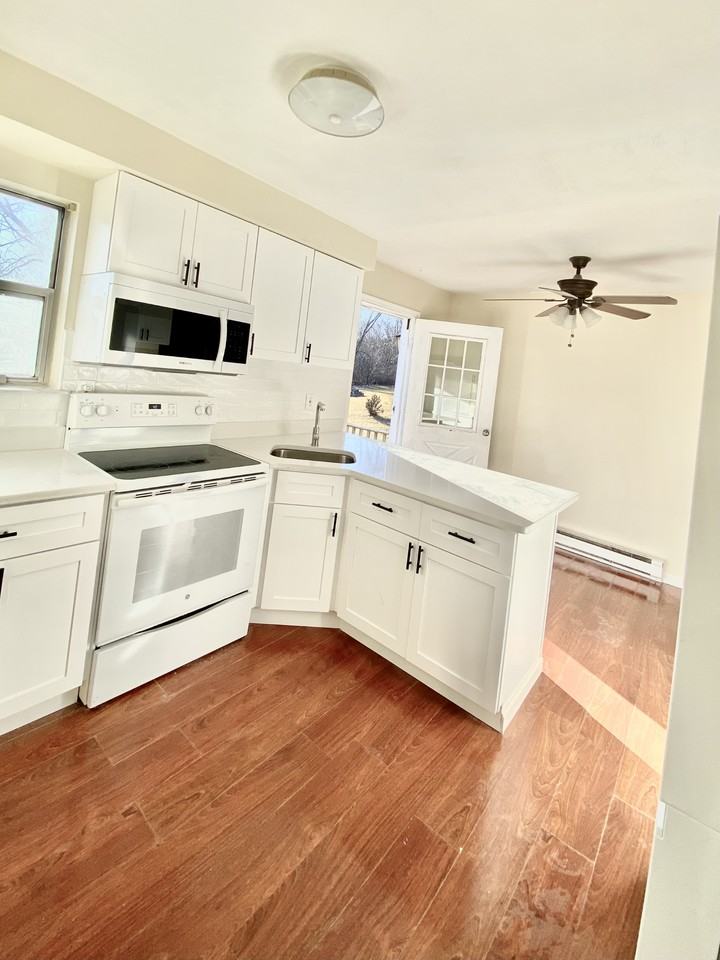 48 Sage Rd #A - Photo 3 of 16