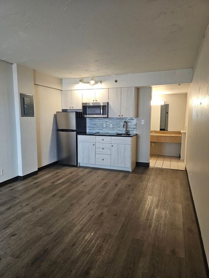 2414 E Pikes Peak Ave #140 - Photo 2 of 12