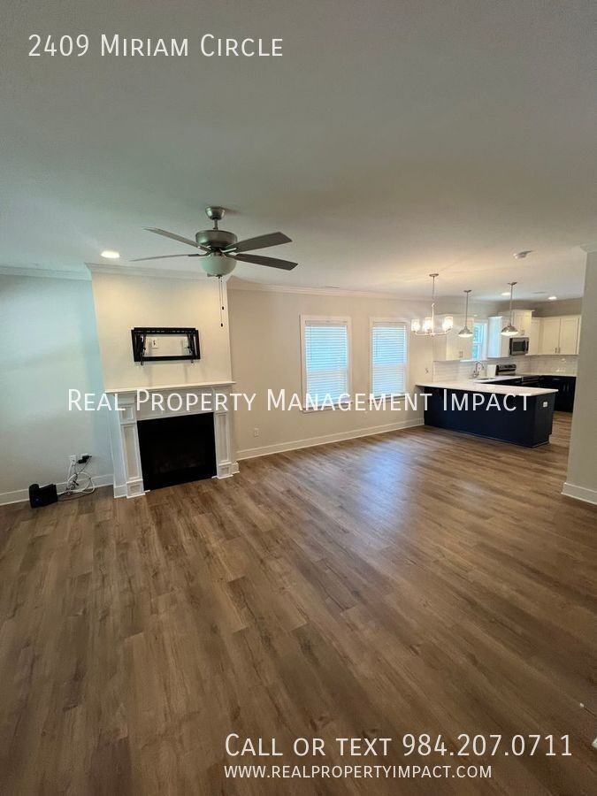 2409 Miriam Cir - Photo 3 of 38