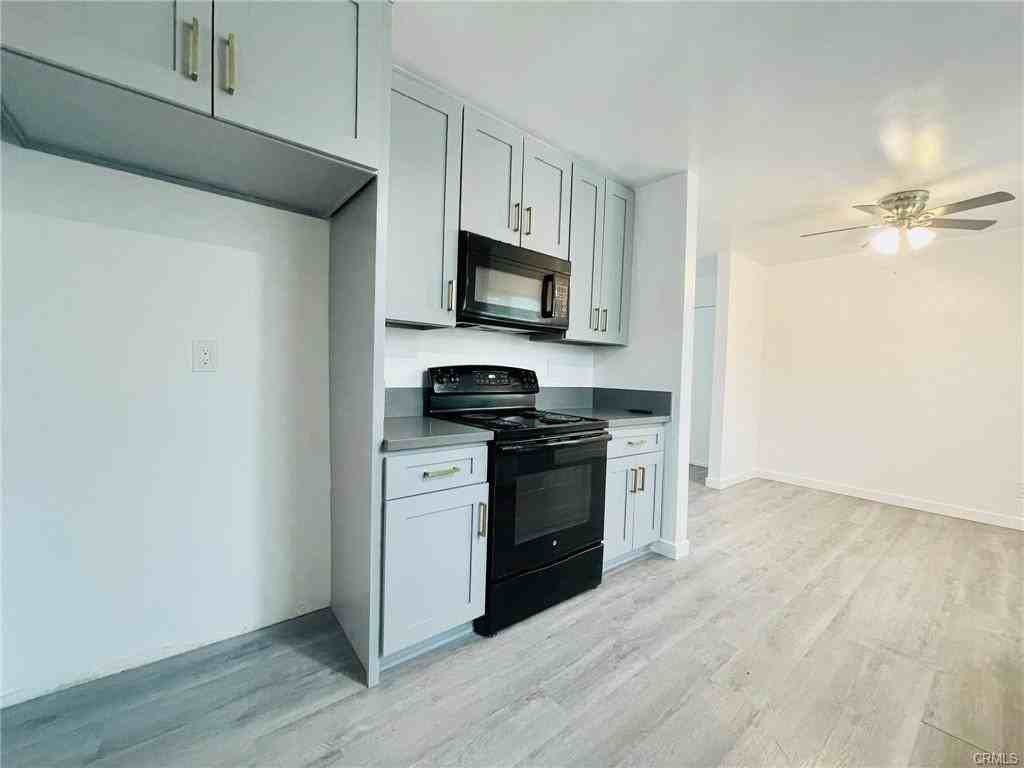 2549 Hayes Dr #2549 - Photo 2 of 32