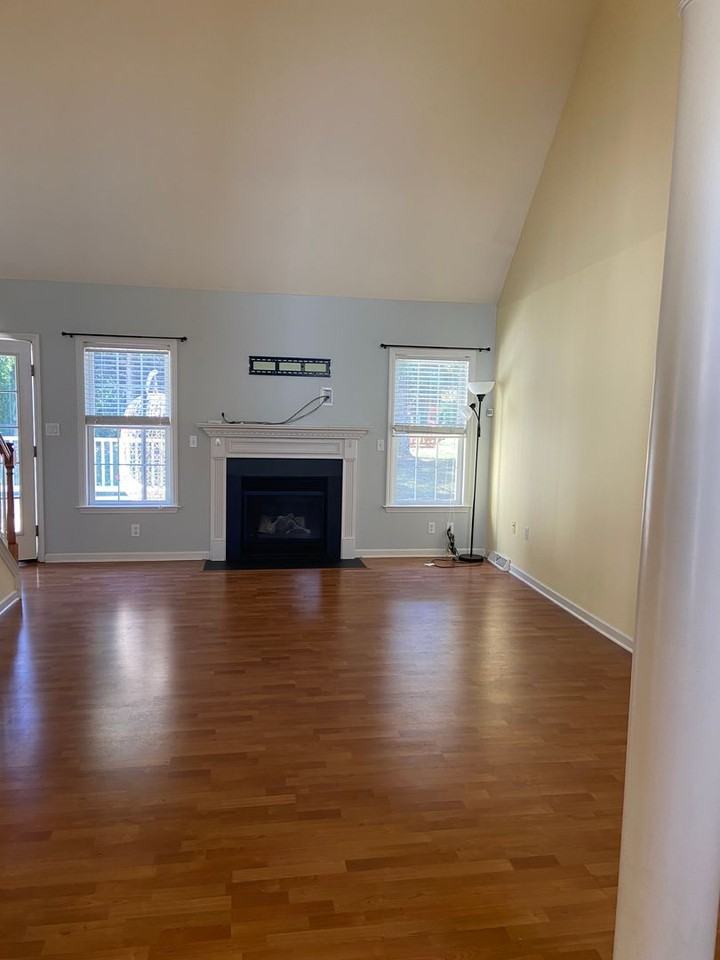 528 Farmhouse Ln - Photo 2 of 30