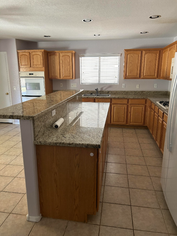 13590 W Hearn Rd - Photo 2 of 6