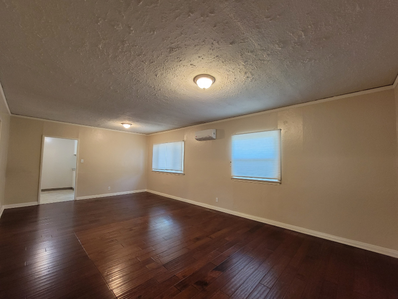 445 N Wilson Ave - Photo 2 of 10