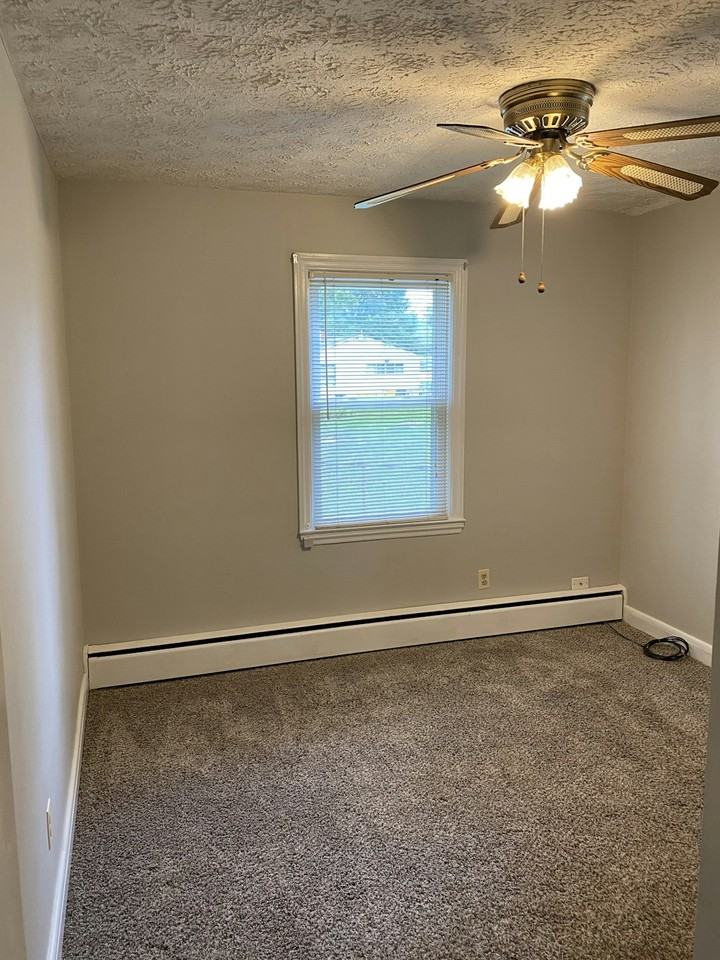 1000 Linda Lee Drive, Unit 1000B - Photo 4 of 10