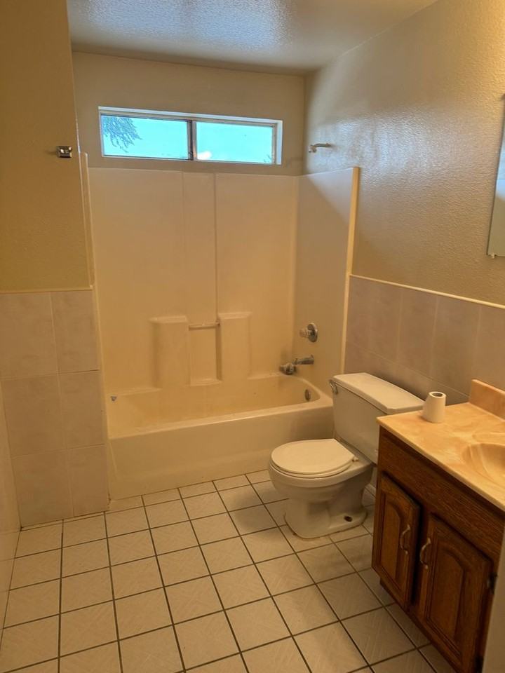 348 E Zapata St - Photo 2 of 16