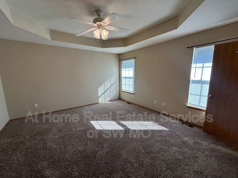 1260 N Westwood Ave - Photo 5 of 10