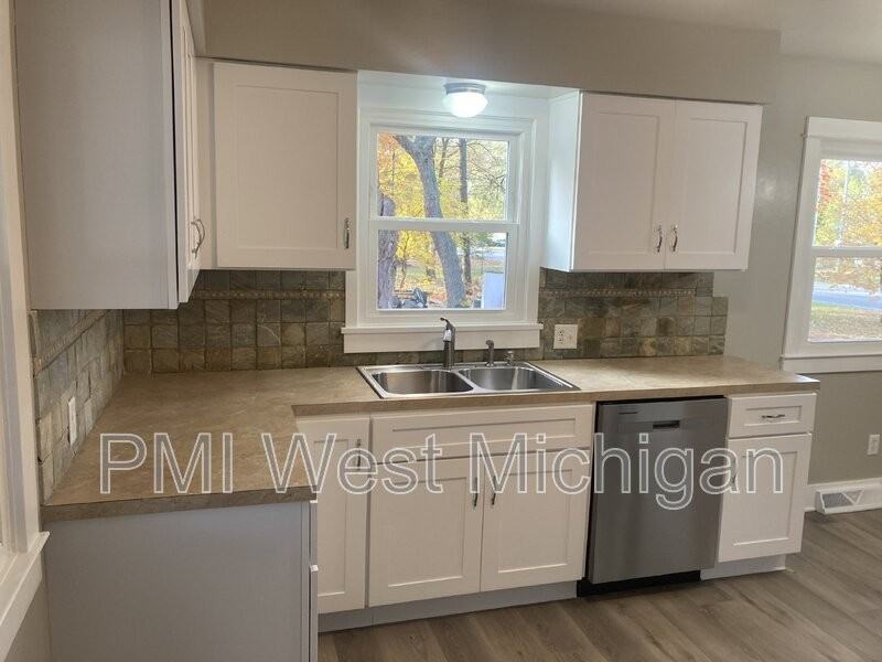 7242 Eastern Ave Se - Photo 4 of 17