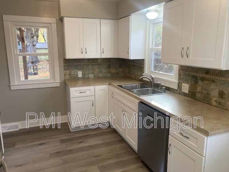 7242 Eastern Ave Se - Photo 5 of 17