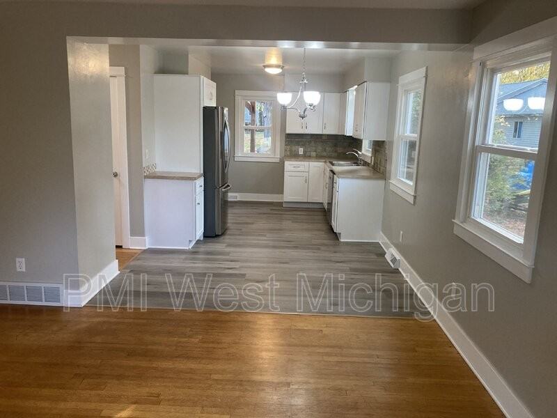 7242 Eastern Ave Se - Photo 6 of 17