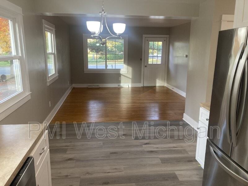 7242 Eastern Ave Se - Photo 7 of 17