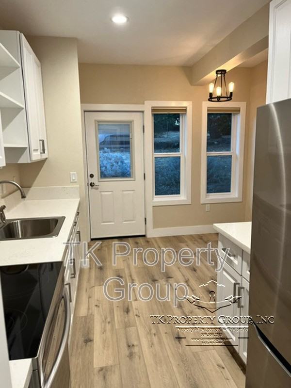 14741 Nutmeg Ct - Photo 3 of 17