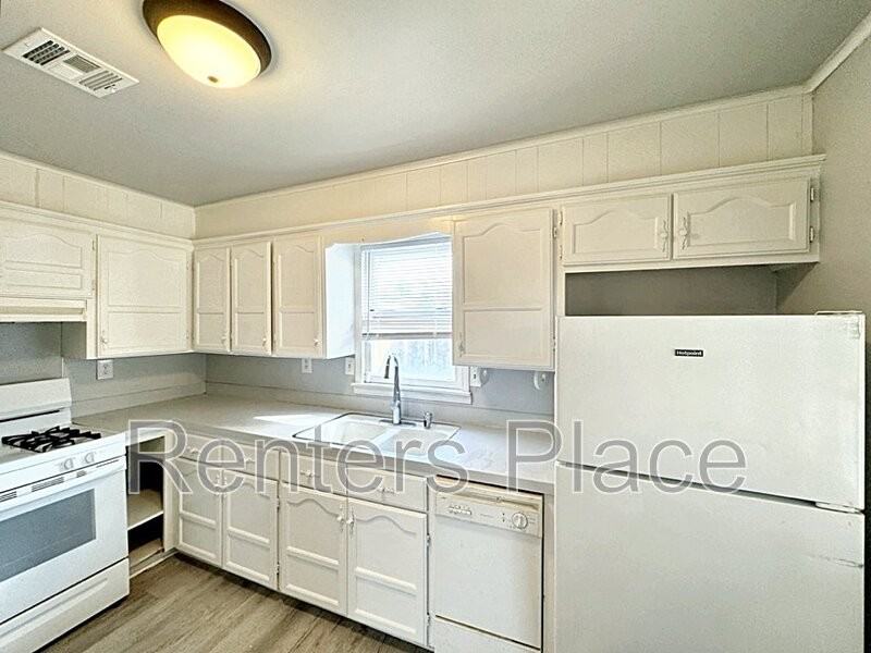 5 S Hickory St - Photo 2 of 9