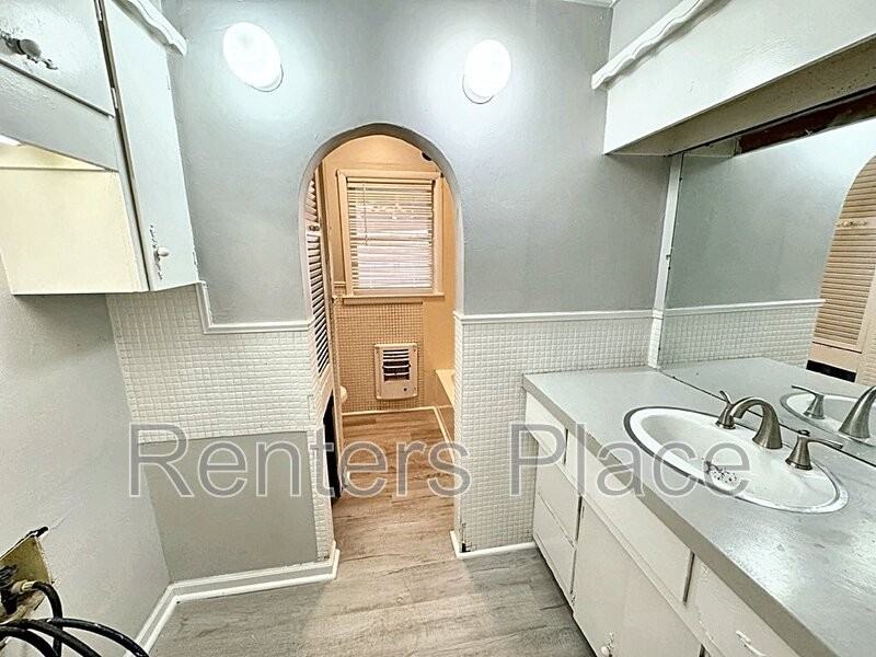 5 S Hickory St - Photo 4 of 9