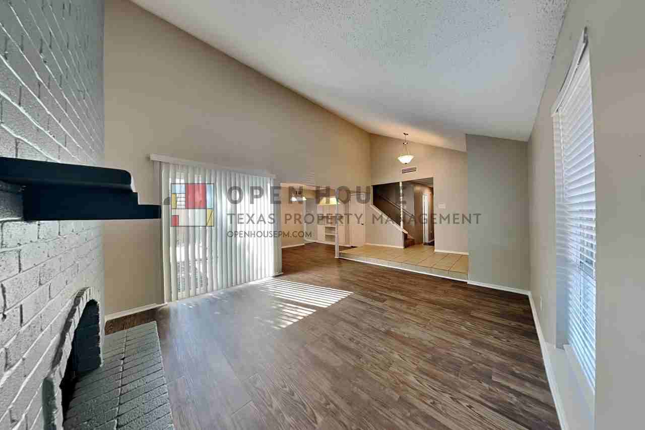 3328 Fontaine St - Photo 3 of 24