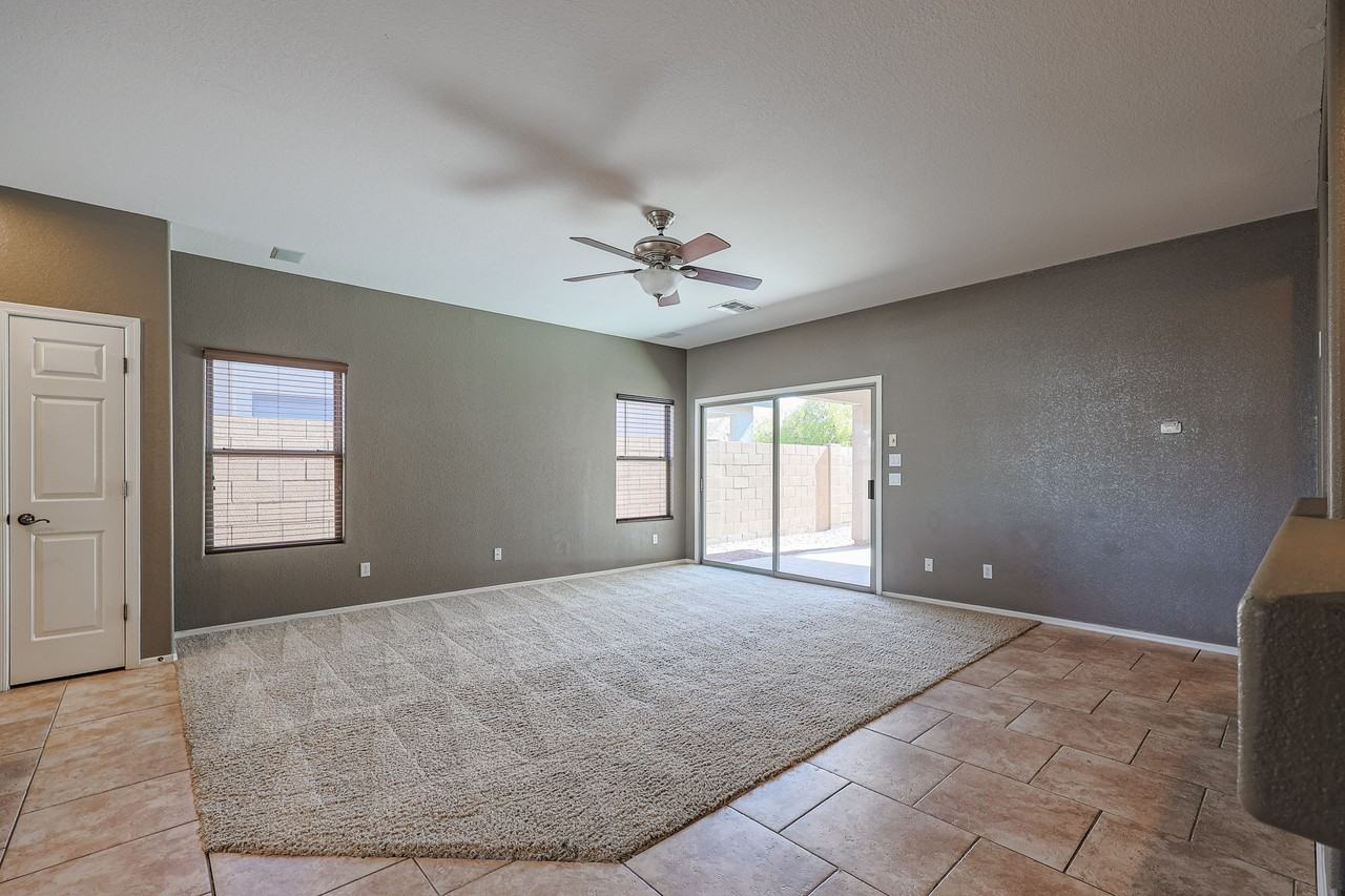 12823 W Modesto Dr - Photo 4 of 33