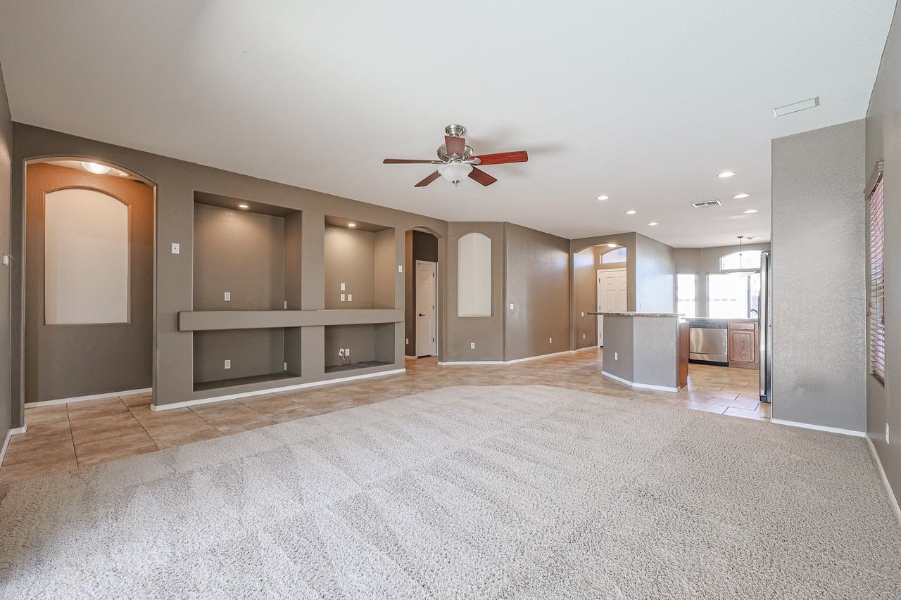12823 W Modesto Dr - Photo 7 of 33