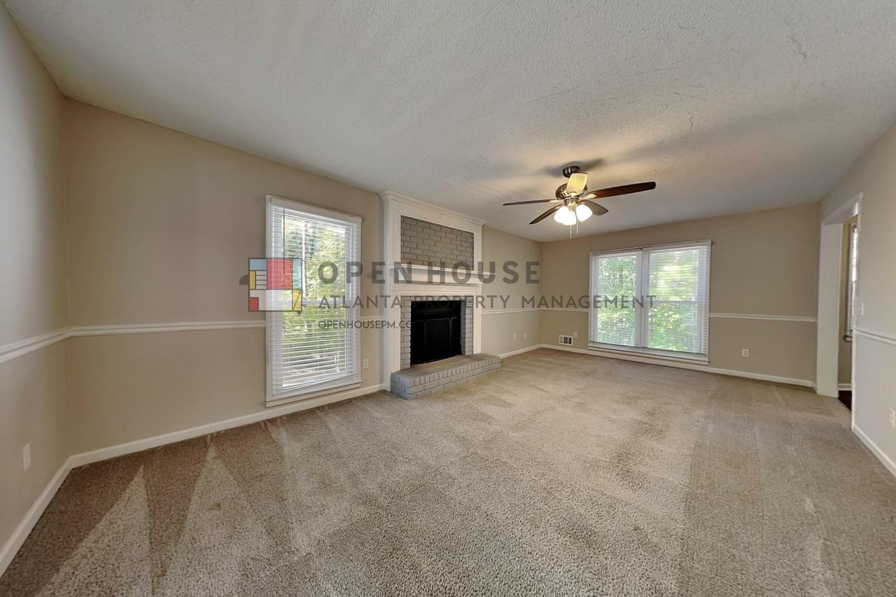 818 Victoria Pl - Photo 3 of 22