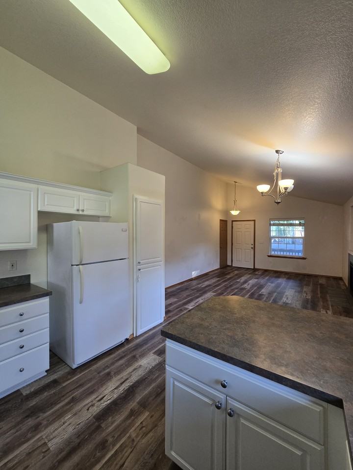 135 S Quadrant St - Photo 3 of 31