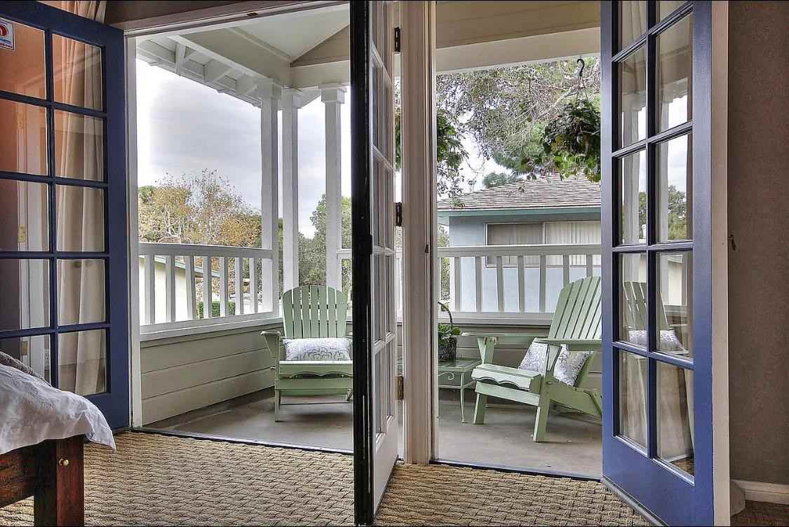 2110 De La Vina St - Photo 2 of 7