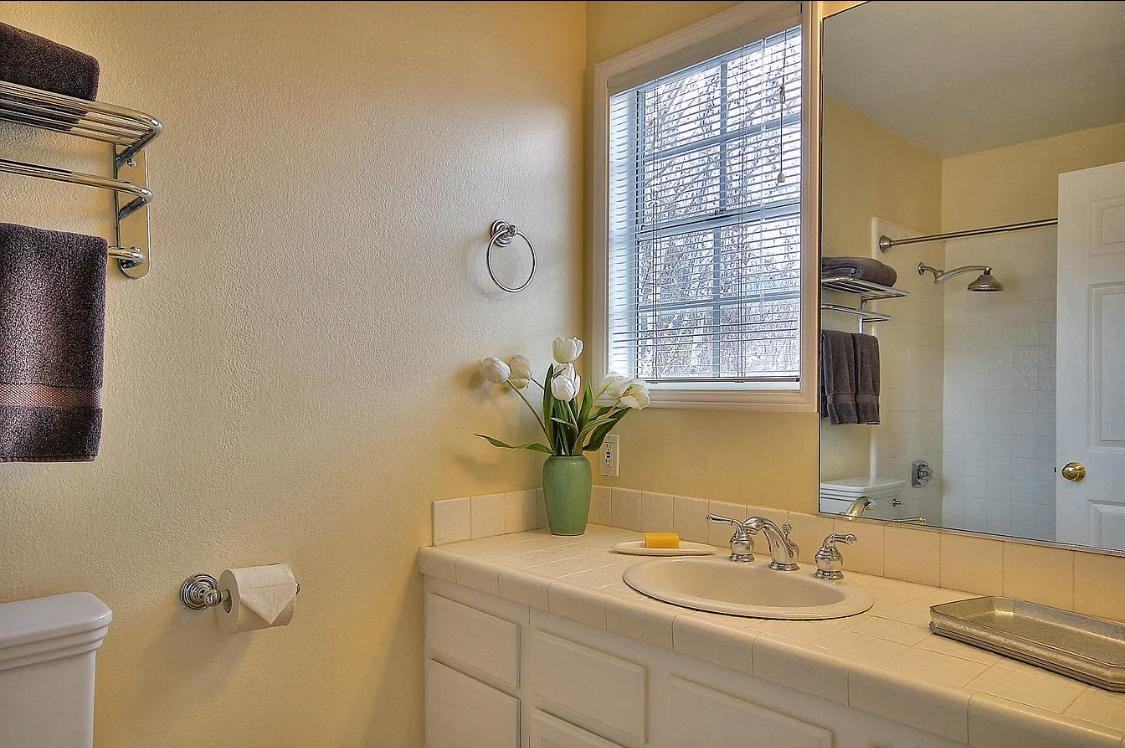 2110 De La Vina St - Photo 3 of 7