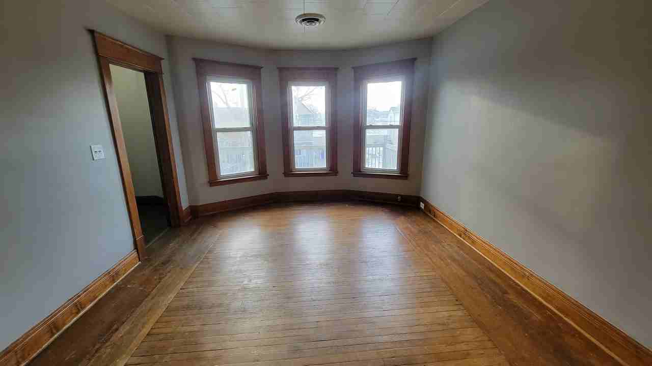 86 Edson St - Photo 3 of 10