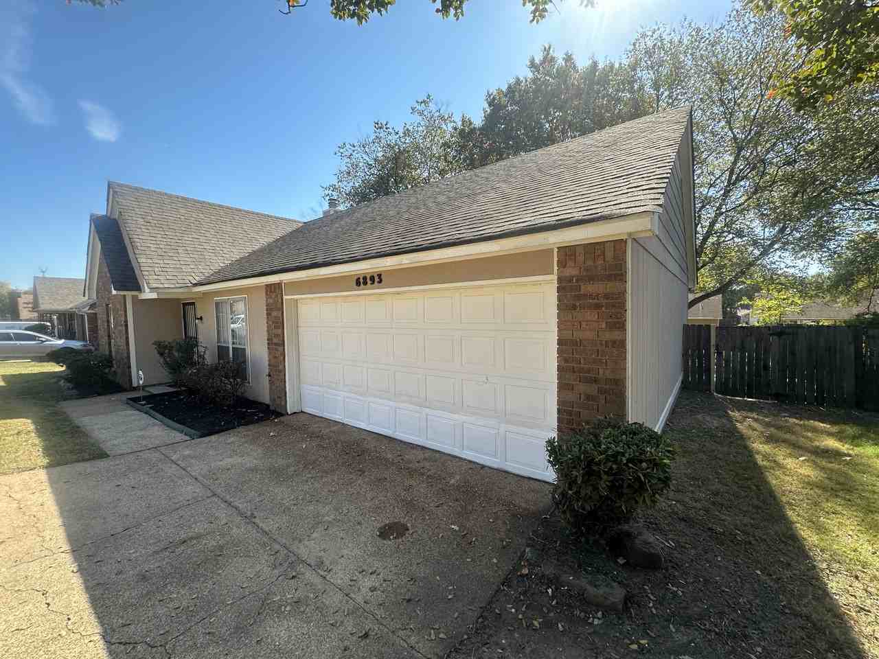 6893 Rockingham Rd - Photo 3 of 25