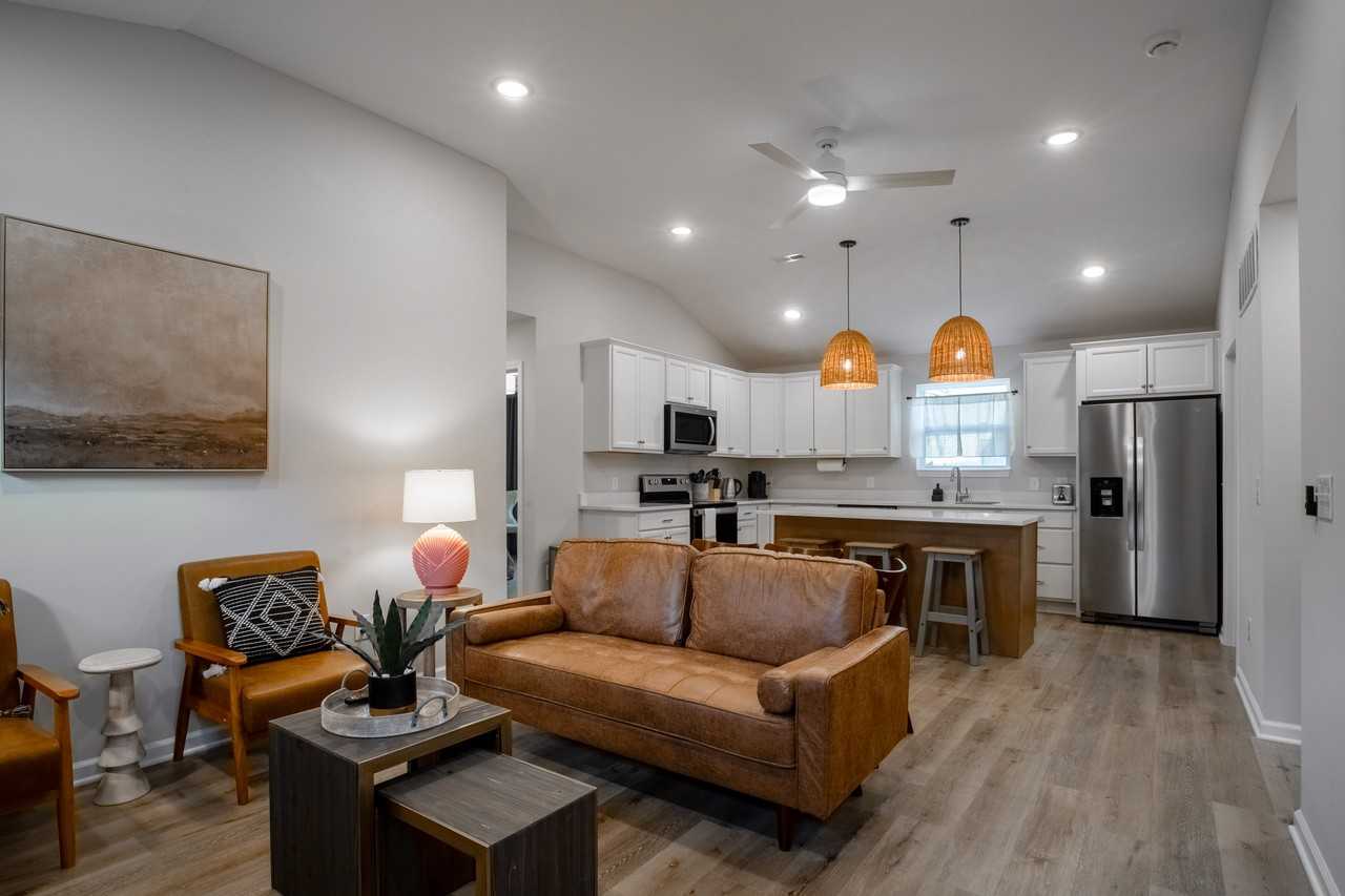 1060 Hampshire Place - Photo 2 of 16