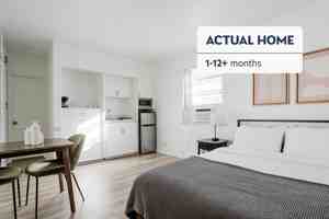 featured image of 944 Tiverton Ave #1209